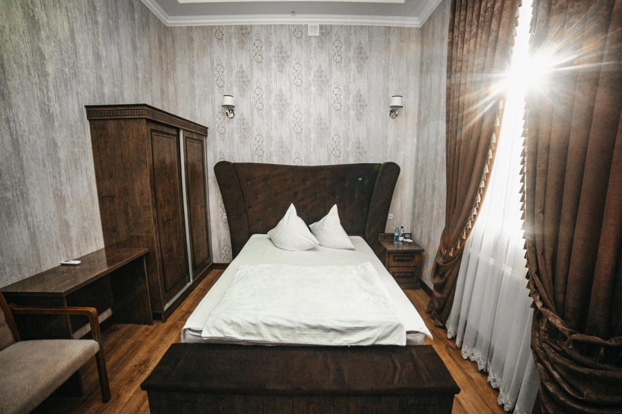 Buyuk Ipak Yo'Li Hotel Namangan Exterior photo