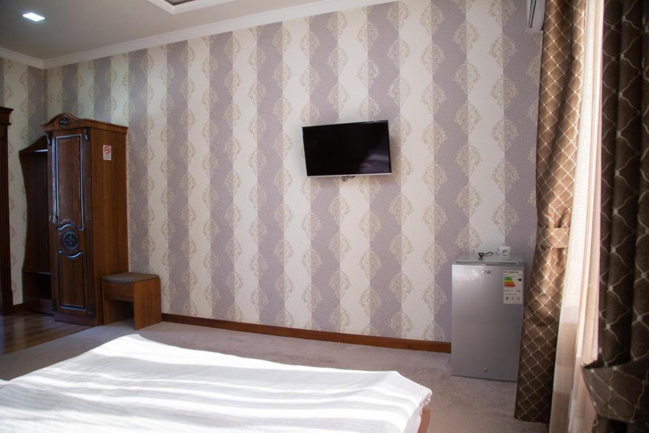 Buyuk Ipak Yo'Li Hotel Namangan Exterior photo